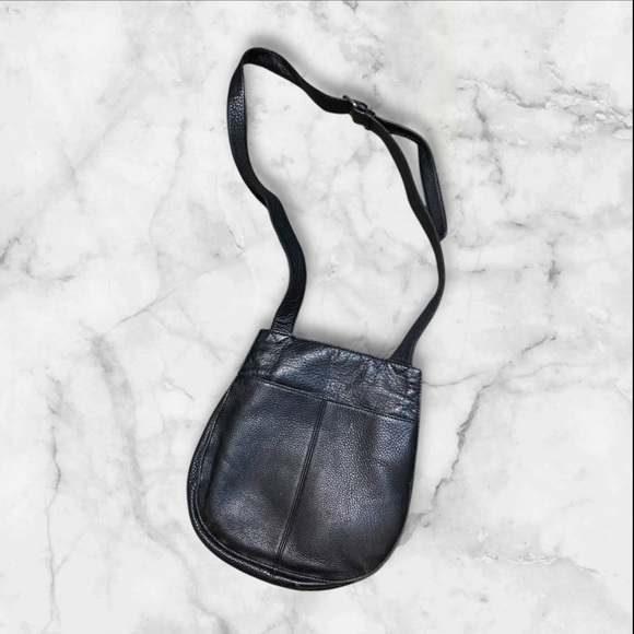 Black
Leather travelsmith - Picture 8 of 8